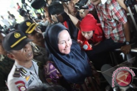 Ratu Atut dan rakyatnya - ANTARA News Bengkulu