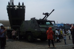 Menggelar kekuatan Alutsista pada HUT TNI - Antara News Bogor
