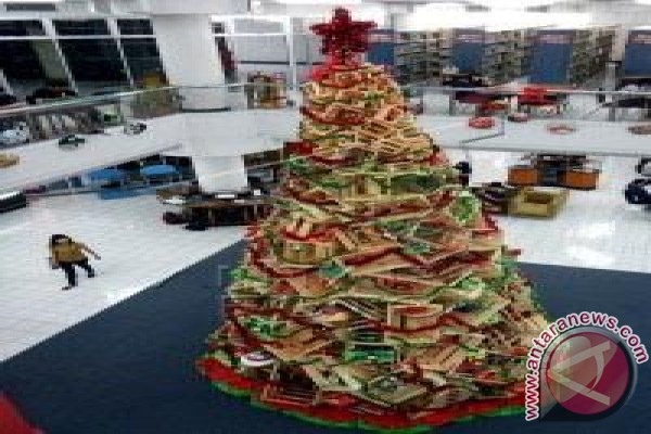 Buat Pohon Natal Unik | dosen petra buat pohon natal dari palungan antara news Buat Pohon Natal Unik | dosen petra buat pohon natal dari palungan antara news