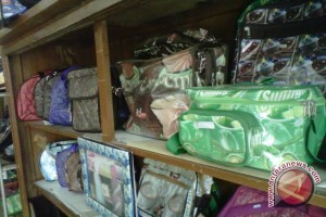 Kerajinan limbah plastik Bantul diminati warga Jepang - ANTARA News