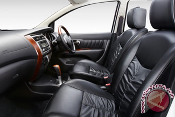 Interior nissan grand livina highway star #8