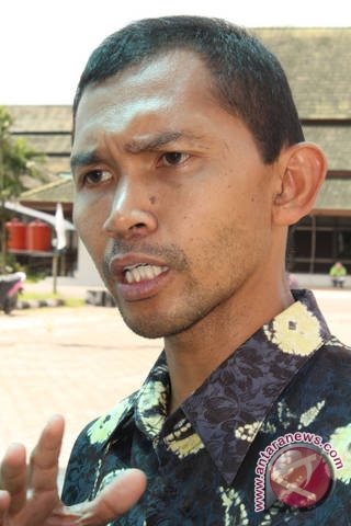 Berry Nahdian Furqan, suksesor Direktur Wahana Lingkungan Hidup Indonesia (Walhi). (Novi Abdi/ANTARA) - 20120414berry