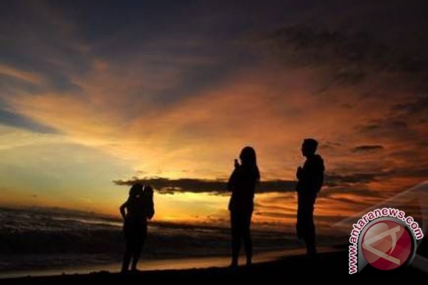 Sunset' di Pantai Marina Ampana dikagumi turis asing - ANTARA News ...