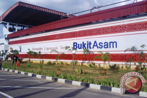http://bimg.antaranews.com/sumsel/2011/12/ori/20111226lapangan-tennis-jakabaring.jpg