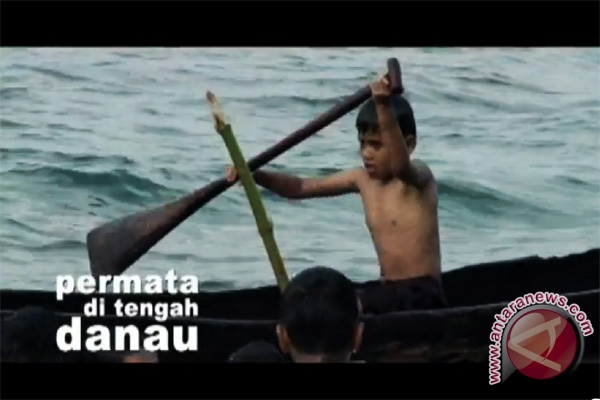 http://bimg.antaranews.com/sumsel/2012/08/ori/20120804permata-di-tengah-danau.jpg