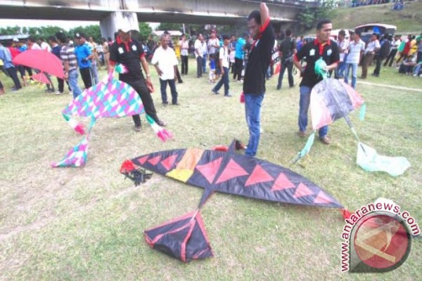 Masyarakat isi liburan dengan "Geulayang Tunang"