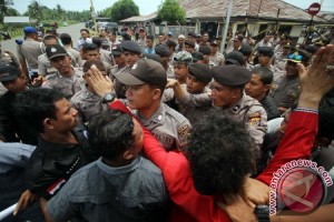 Bentrok Demo PHE Aceh Utara Bentrok Demo PHE Aceh Utara