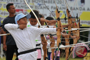 Pelajar Meriahkan Kejurnas Panahan Pelajar Meriahkan Kejurnas Panahan