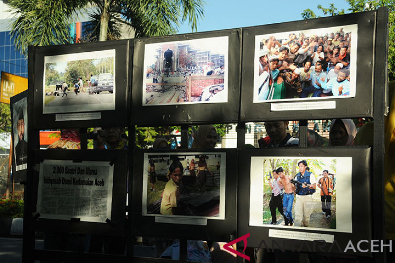 Pameran foto korban konflik Peringatan HAM Internasional