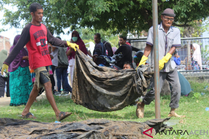 Penemuan jasad korban tsunami