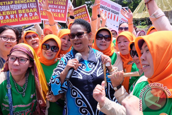1.000 Perempuan dan Lansia Waspada Bencana - ANTARA News Ambon, Maluku ANTARA News Ambon, Maluku 1.000 Perempuan dan Lansia Waspada Bencana