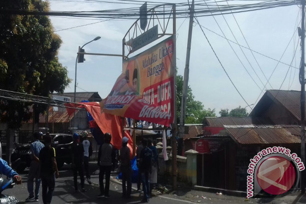 Panwaslu tertibkan alat peraga kampanye