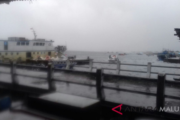 Pelayaran Ternate-Jailolo dihentikan akibat cuaca buruk