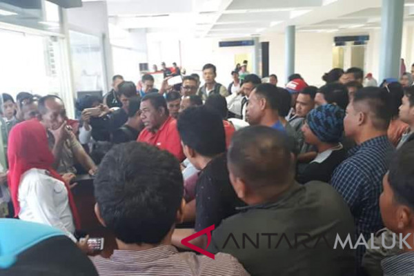 Penumpang di bandara Babullah Ternate melonjak