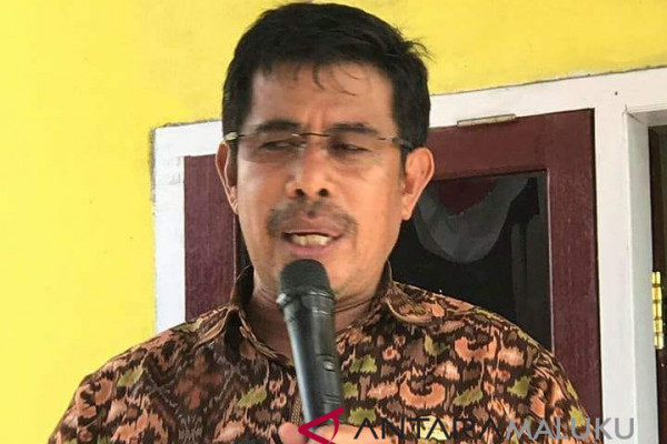 Bupati Halsel terima 17 tenaga kesehatan
