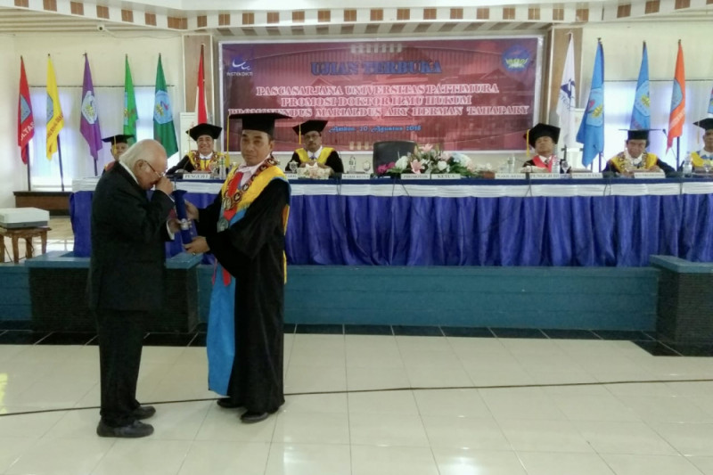 Marialdus raih gelar doktor tertua di Unpatti