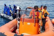 Regu penyelamat cari penumpang jatuh di laut