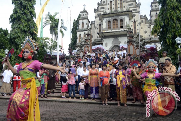 Bilakah Penjor dan Canang jadi Ikon Natal ? - ANTARA News Bali