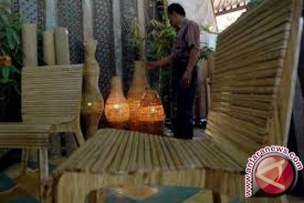 Pengrajin Sukawati Produksi Kerajinan  Bambu  Untuk 