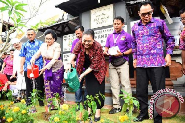 PIB Rintis Gerakan Tanam 10 000 Bunga Gemitir ANTARA 