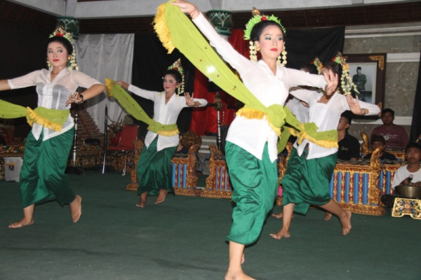Bupati Tabanan garap tari kreasi baru