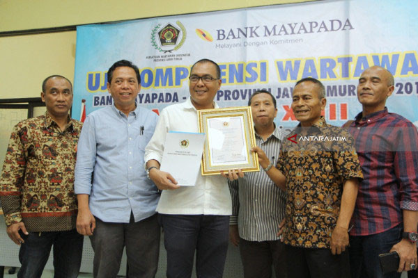PWI Pusat beri penghargaan UKW