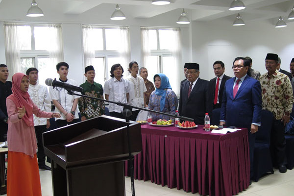 Dubes Djauhari terharu dengarkan mars