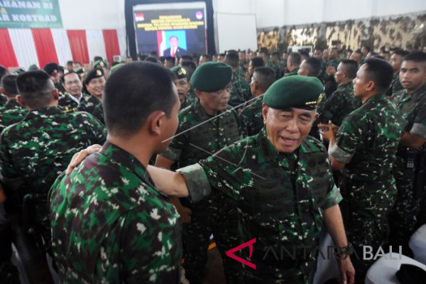 Menhan Beri Pengarahan Perwira Kostrad