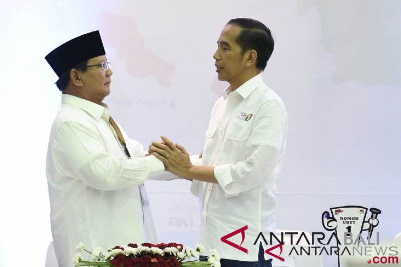 Pemimpin parpol kenakan pakaian adat di acara deklarasi pemilu damai