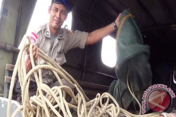 Polisi tertibkan pengguna