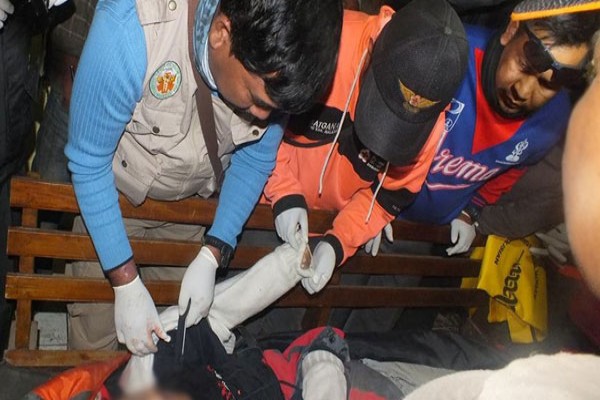 Rekan Korban Pendaki Semeru Penuhi Rumah Duka - ANTARA 