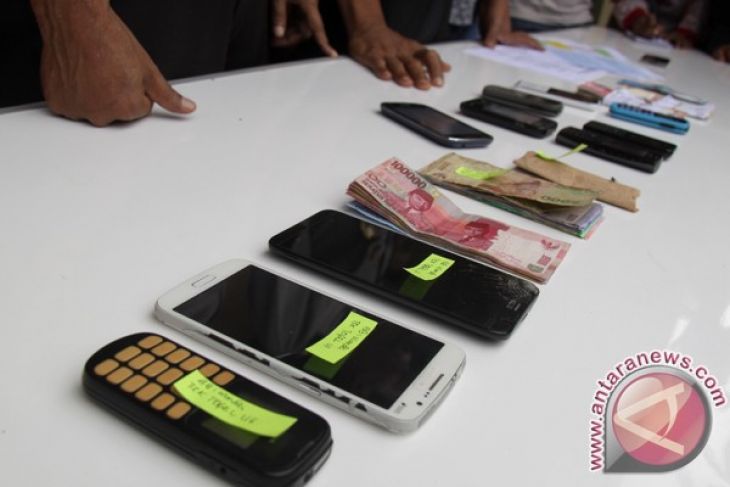 Polisi tangkap penjudi online di Aceh Barat