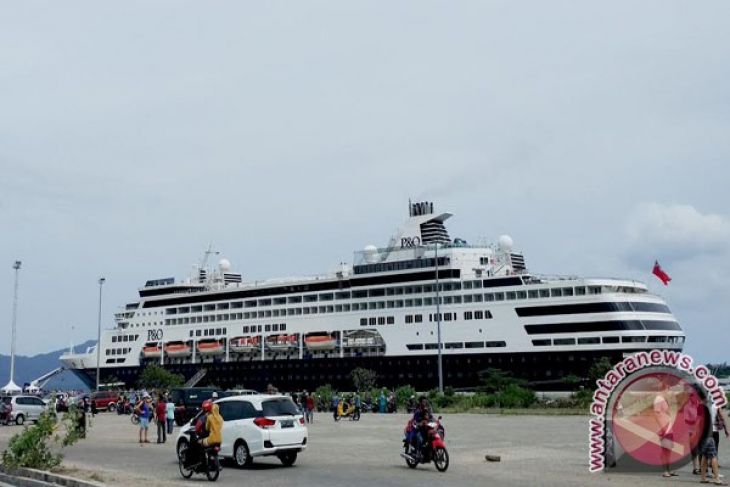 Kapal Pesiar MS Seabourn sandar di Sabang