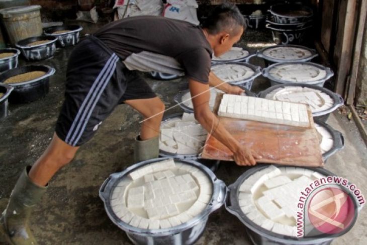 Pengusaha tahu keluhkan kenaikan harga kedelai