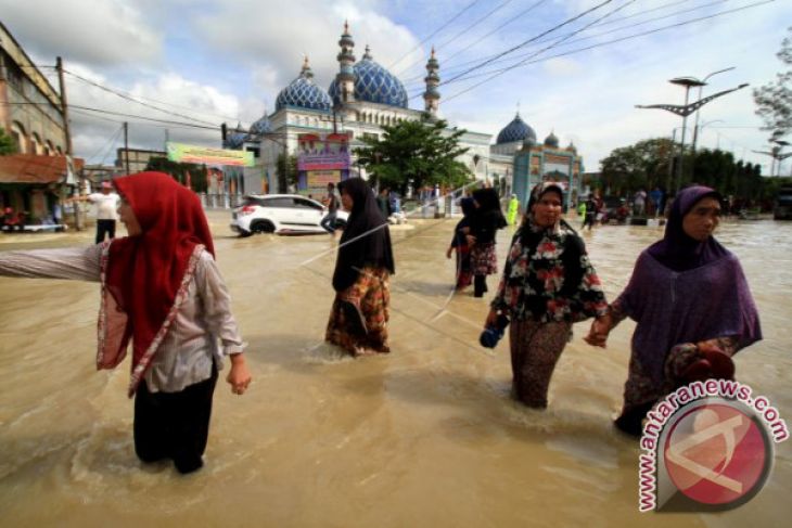 Dinkes Aceh distribusikan obat ke daerah banjir