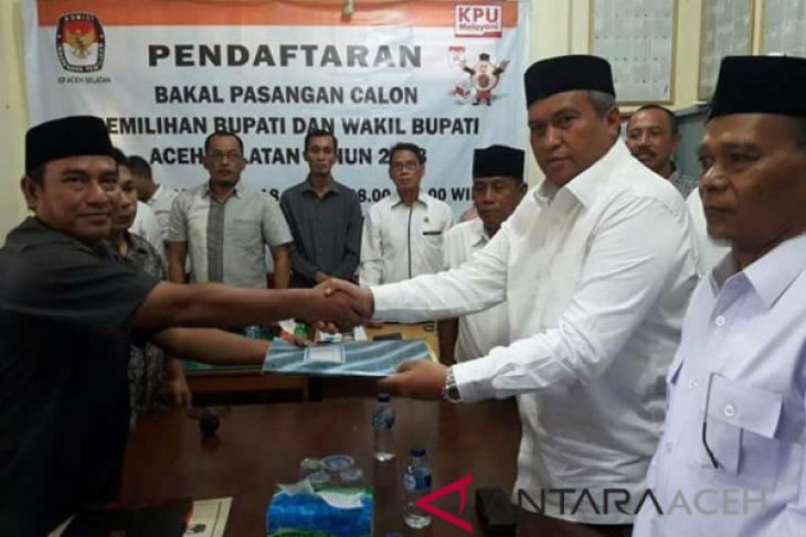 Pasangan incumbent daftar ke KIP