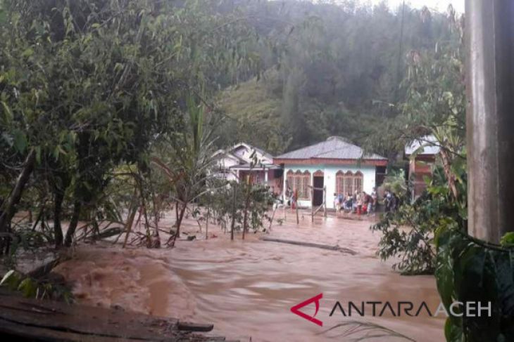 Empat dusun di Aceh Tamiang banjir akibat tanggul sungai jebol
