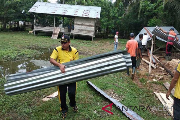 Polisi Aceh Utara bersihkan tempat ibadah