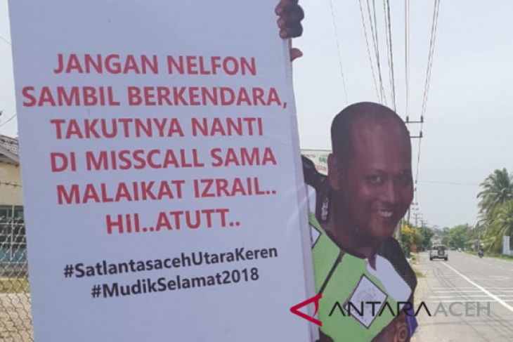 Arus mudik - Ingatkan pemudik polisi sebarkan poster maneken lucu
