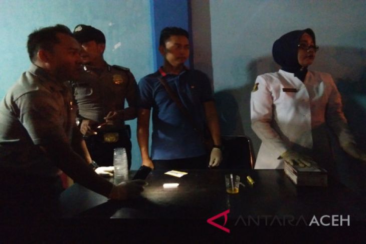 Arus mudik - Awak bus Lhokseumawe tes urine tengah malam