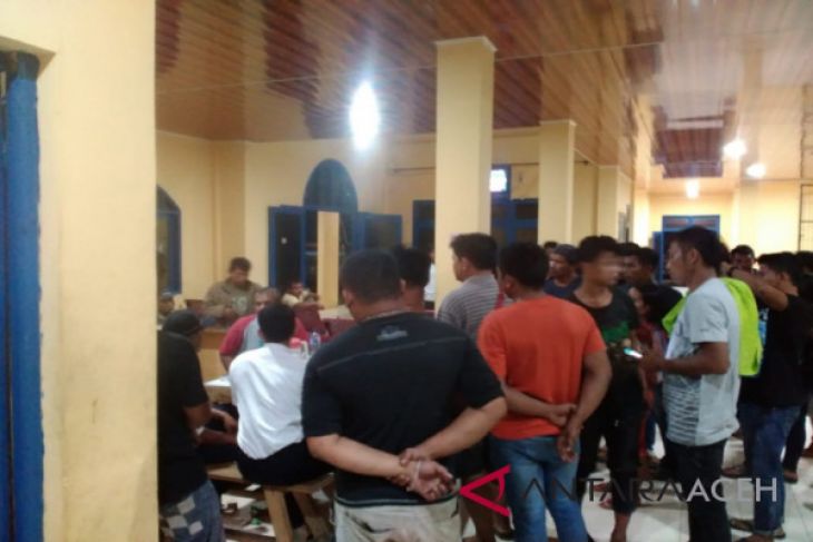 KMP Teluk Singkil gagal berlayar ke Nias