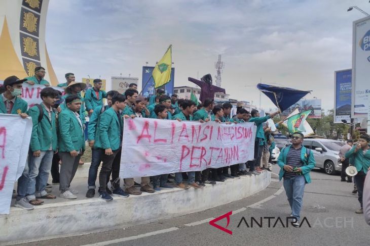 Mahasiswa Aceh tuntut impor beras dihentikan