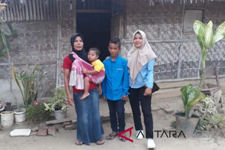 Desi Maulizar menggalang netizen membangun rumah warga miskin