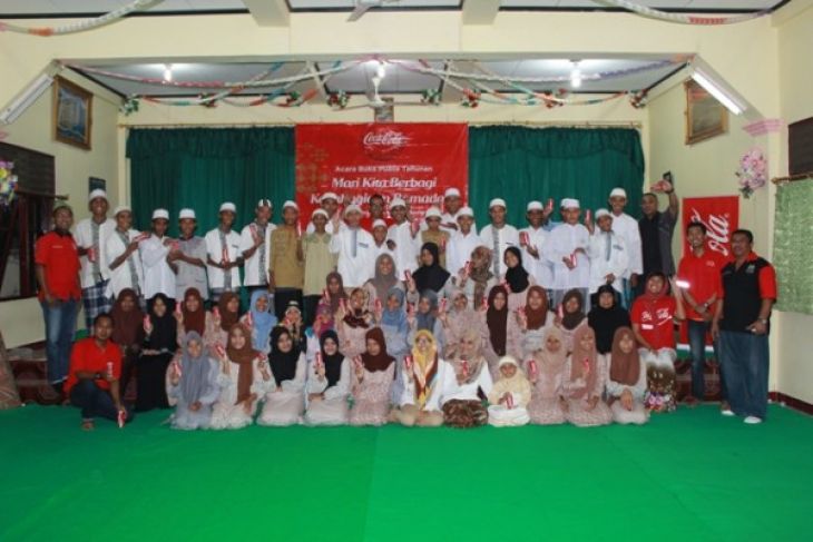 Ramadhan - CCAI Santuni Anak Yatim di Kota Ambon - ANTARA 