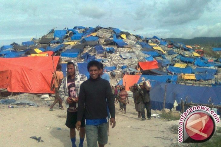 Demonstran tuntut transparansi penambangan emas gunung Botak
