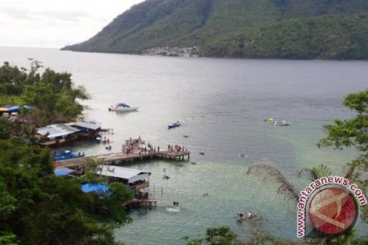 Pengunjung penuhi pantai Jikomalamo - ANTARA News Ambon 