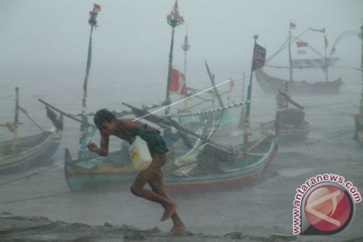Stasiun meteorologi Pattimura peringatkan cuaca buruk