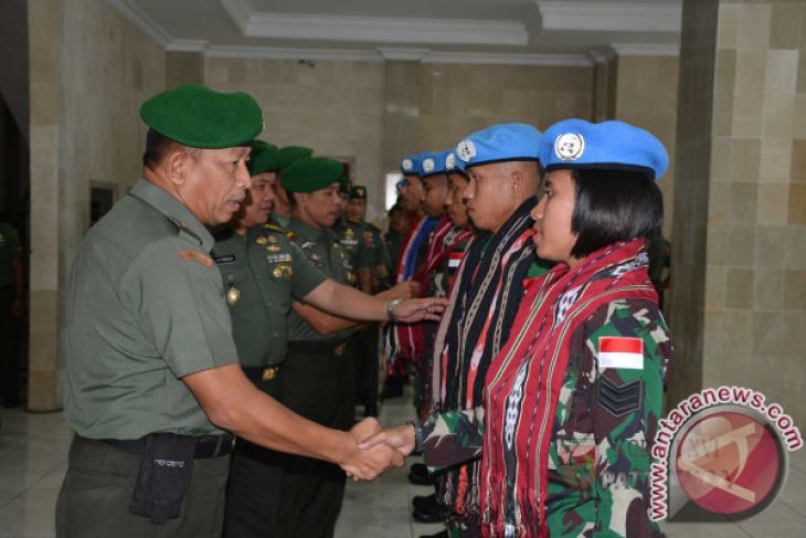 Kasdam Pattimura Lepas Satgas Yonkomposit TNI Konga