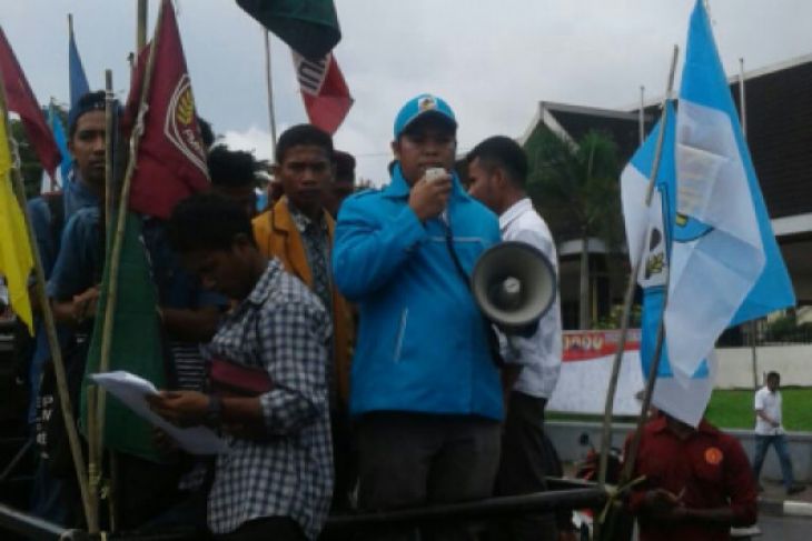 Pemuda di Ambon kecam aksi teror bom