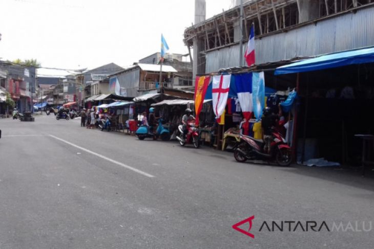 Atribut Piala Dunia penuhi pasar Gamalama